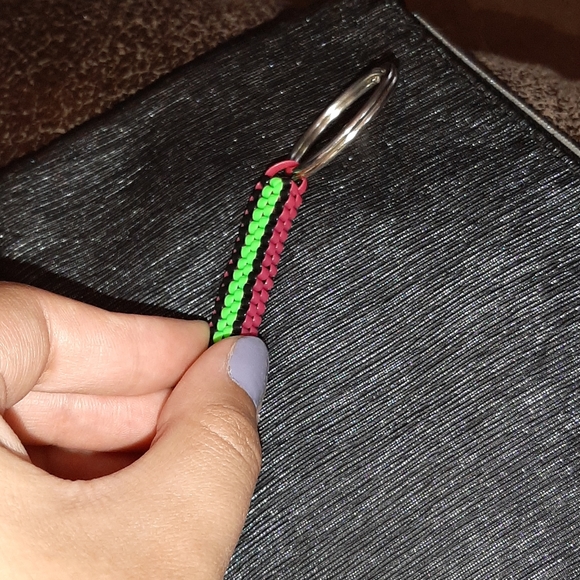 Lanyards to put on keychains - Picture 2 of 4